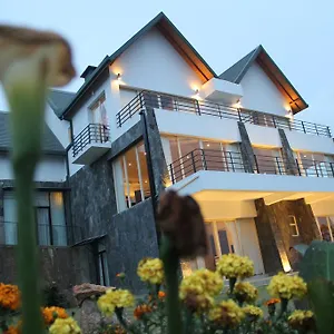  Villa Serenus Boutique